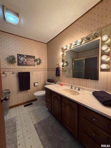 206 Daras Drive, Carmi, IL 62821