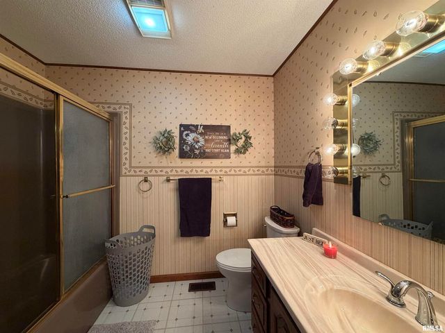 206 Daras Drive, Carmi, IL 62821