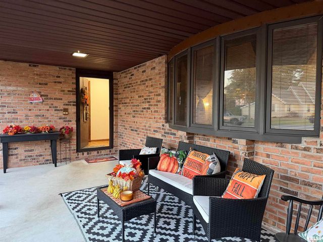 206 Daras Drive, Carmi, IL 62821