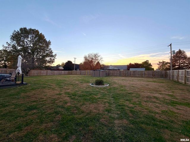 206 Daras Drive, Carmi, IL 62821