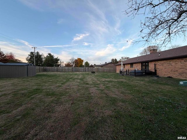 206 Daras Drive, Carmi, IL 62821