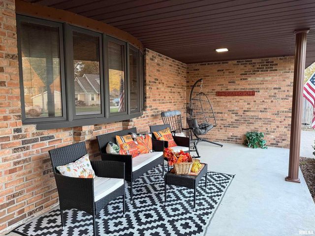 206 Daras Drive, Carmi, IL 62821