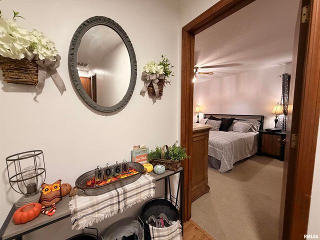 206 Daras Drive, Carmi, IL 62821