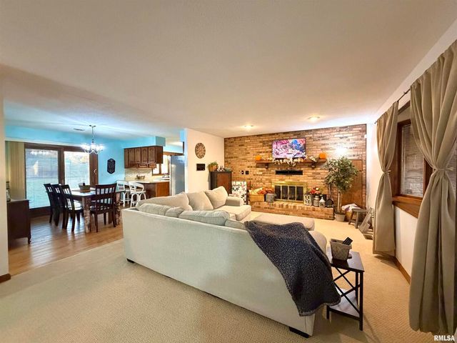 206 Daras Drive, Carmi, IL 62821