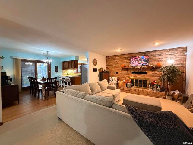 206 Daras Drive, Carmi, IL 62821