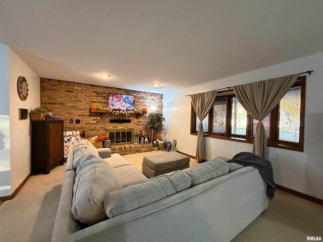 206 Daras Drive, Carmi, IL 62821