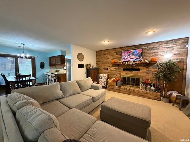 206 Daras Drive, Carmi, IL 62821