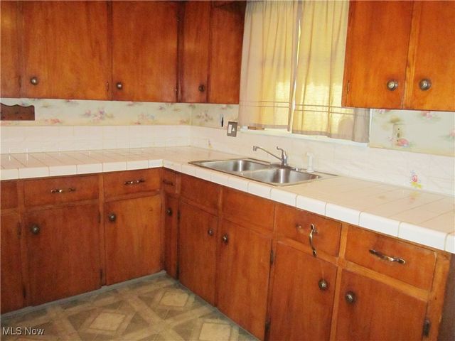 1081 Seward Avenue, Akron, OH 44320