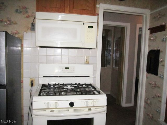 1081 Seward Avenue, Akron, OH 44320