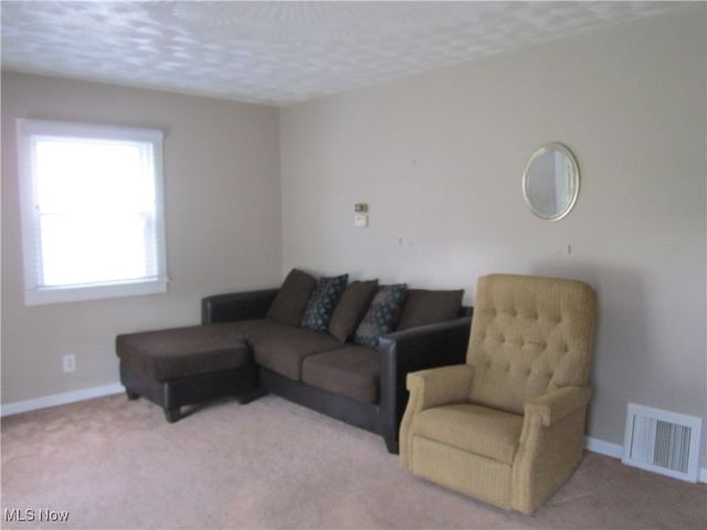 1081 Seward Avenue, Akron, OH 44320