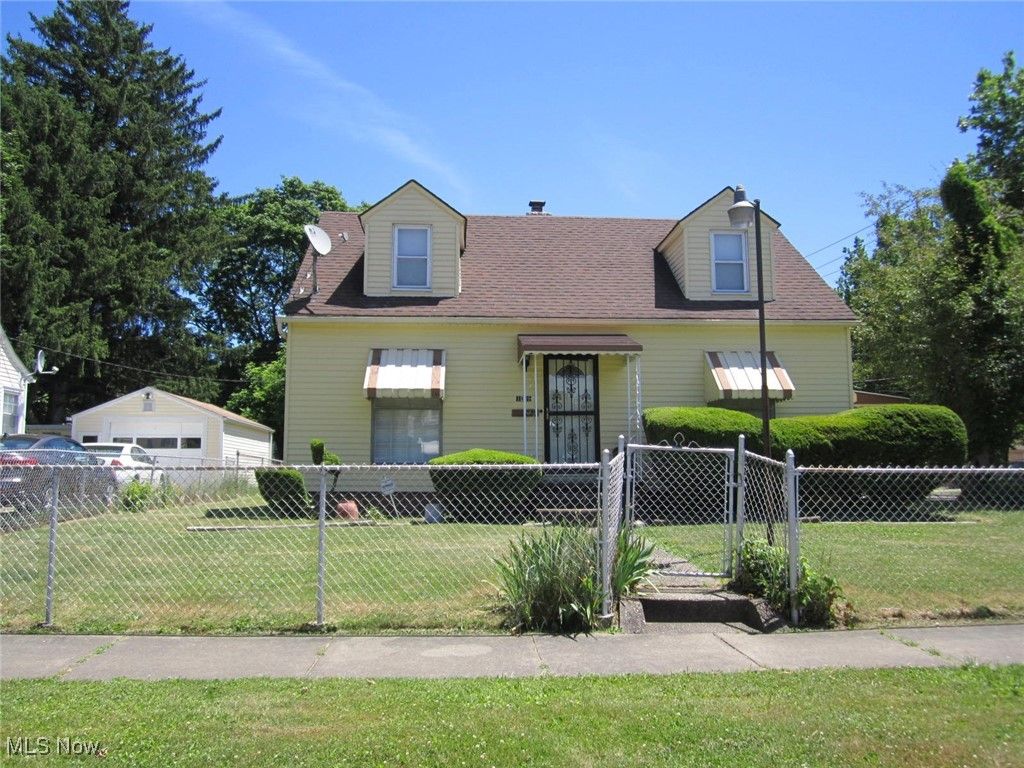 1081 Seward Avenue, Akron, OH 44320