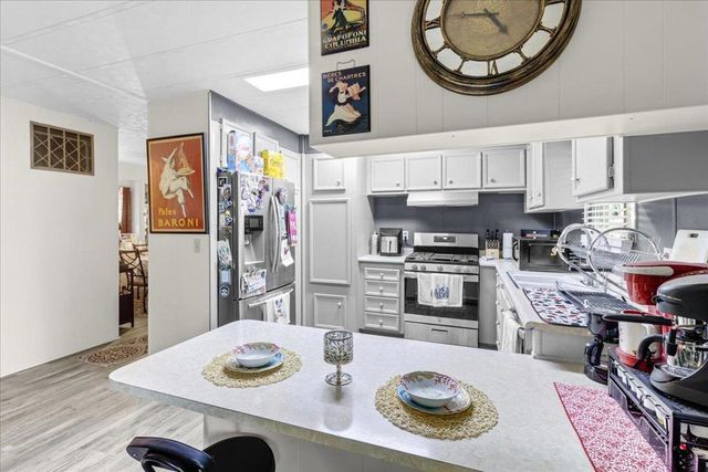 17617 Pond Derosa, Salinas, CA 93907