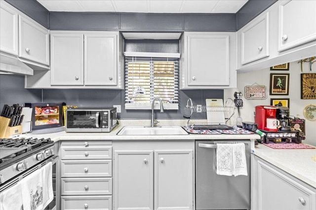 17617 Pond Derosa, Salinas, CA 93907