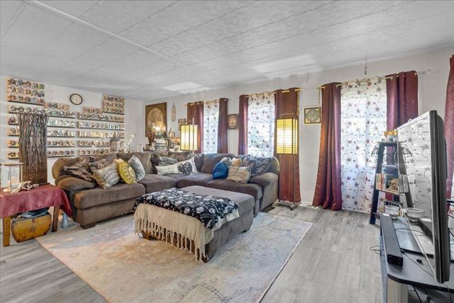 17617 Pond Derosa, Salinas, CA 93907