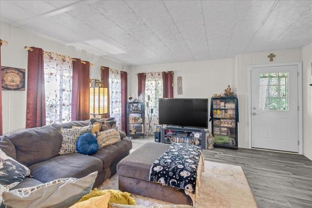 17617 Pond Derosa, Salinas, CA 93907