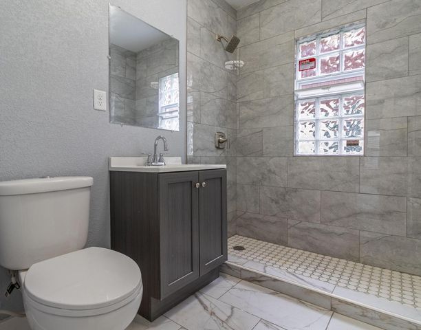 2661 N 44th STREET, Milwaukee, WI 53210