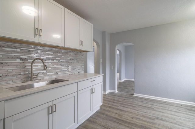 2661 N 44th STREET, Milwaukee, WI 53210