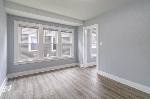 2661 N 44th STREET, Milwaukee, WI 53210