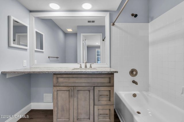 401 Hampton Court 15-7, Manalapan, NJ 07726