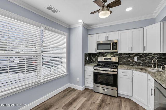 401 Hampton Court 15-7, Manalapan, NJ 07726