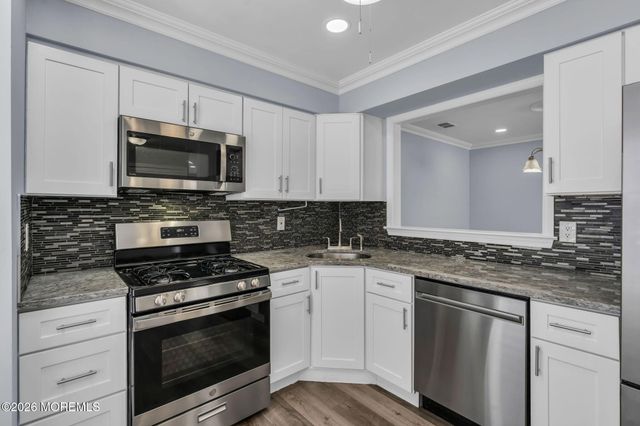 401 Hampton Court 15-7, Manalapan, NJ 07726