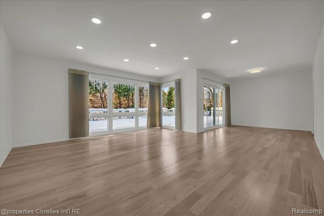 7252 Stonebrook Road, West Bloomfield, MI 48322