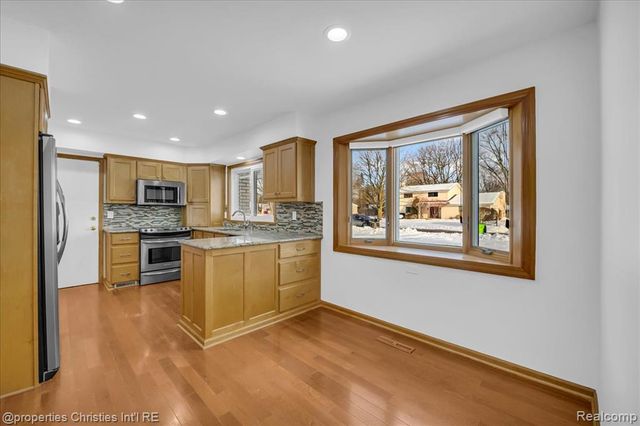 7252 Stonebrook Road, West Bloomfield, MI 48322