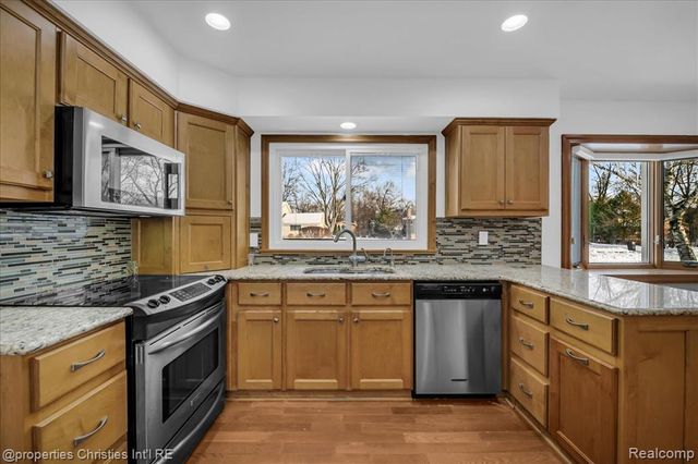 7252 Stonebrook Road, West Bloomfield, MI 48322