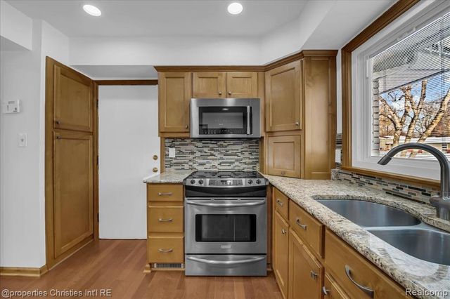 7252 Stonebrook Road, West Bloomfield, MI 48322