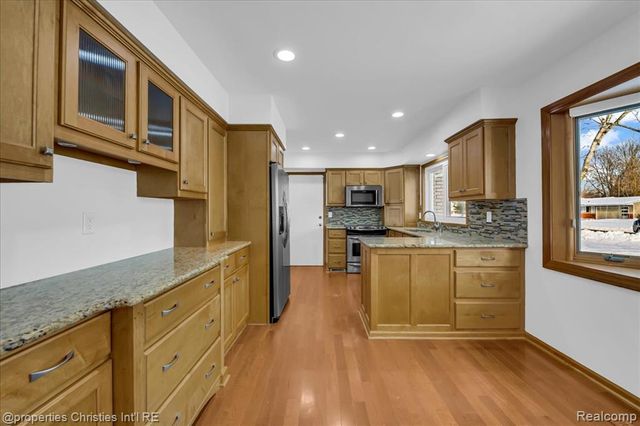 7252 Stonebrook Road, West Bloomfield, MI 48322