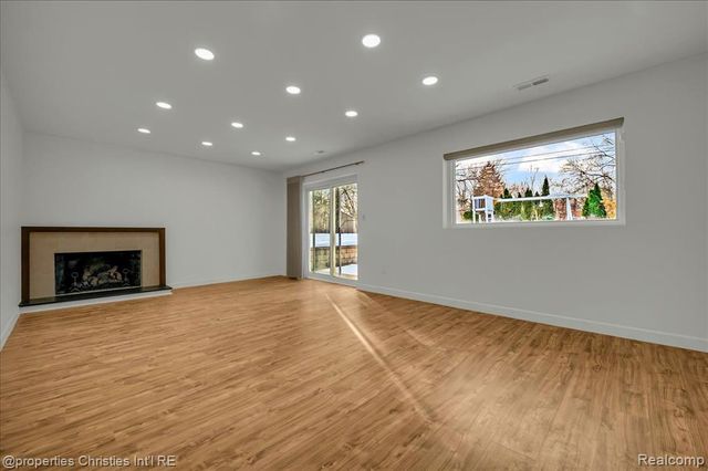 7252 Stonebrook Road, West Bloomfield, MI 48322