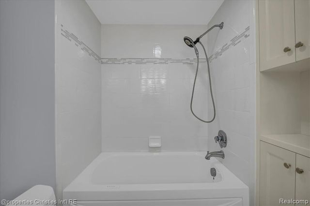 7252 Stonebrook Road, West Bloomfield, MI 48322