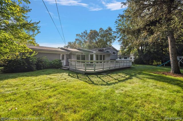 7252 Stonebrook Road, West Bloomfield, MI 48322