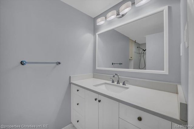 7252 Stonebrook Road, West Bloomfield, MI 48322