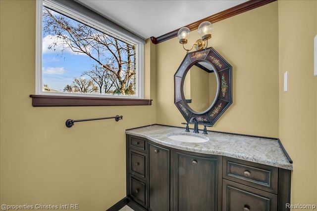 7252 Stonebrook Road, West Bloomfield, MI 48322