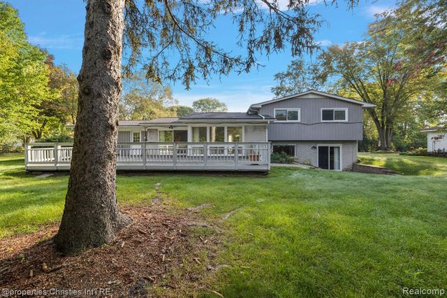 7252 Stonebrook Road, West Bloomfield, MI 48322