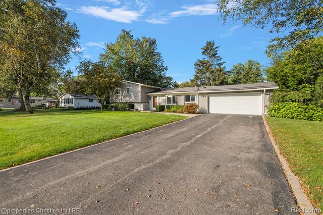 7252 Stonebrook Road, West Bloomfield, MI 48322