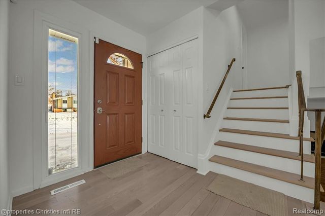 7252 Stonebrook Road, West Bloomfield, MI 48322