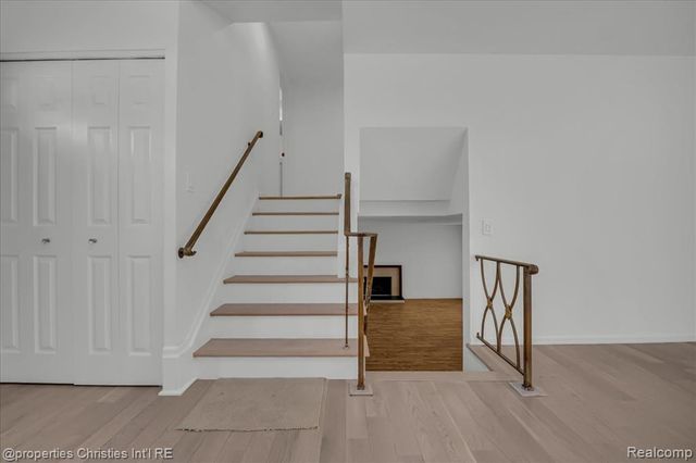 7252 Stonebrook Road, West Bloomfield, MI 48322