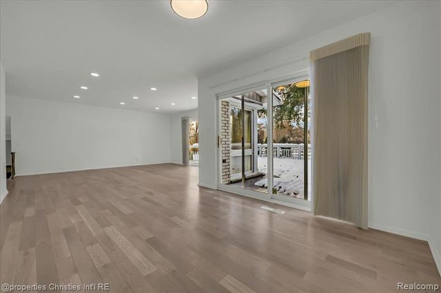 7252 Stonebrook Road, West Bloomfield, MI 48322