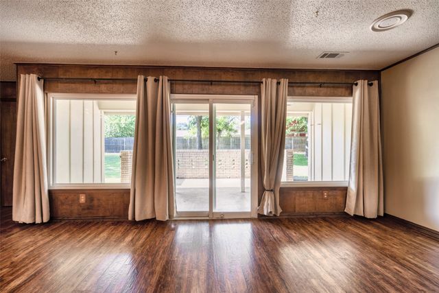 3512 Walton Avenue, Fort Worth, TX 76133