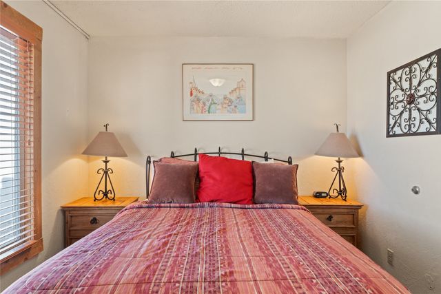 320 Artist Road 54, Santa Fe, NM 87501