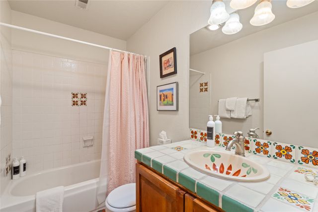320 Artist Road 54, Santa Fe, NM 87501
