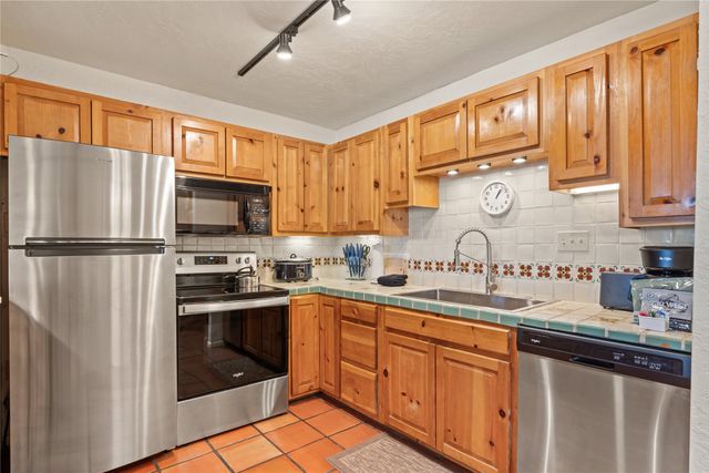 320 Artist Road 54, Santa Fe, NM 87501