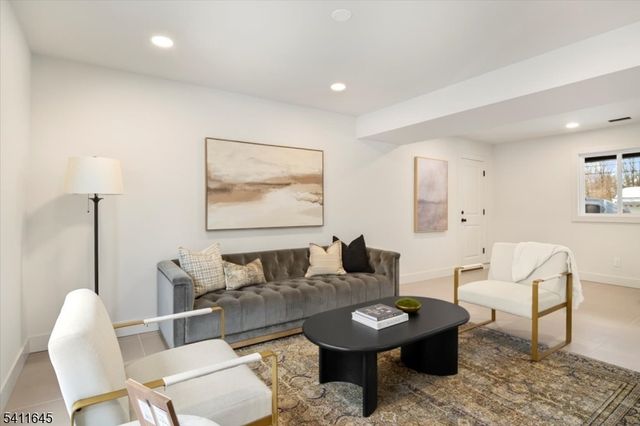 62 Drake Rd, Franklin Twp., NJ 08873