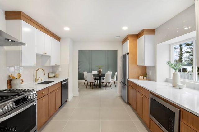 62 Drake Rd, Franklin Twp., NJ 08873