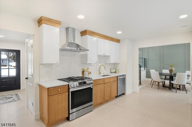 62 Drake Rd, Franklin Twp., NJ 08873