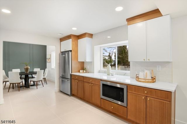 62 Drake Rd, Franklin Twp., NJ 08873