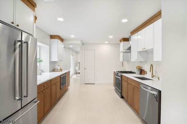 62 Drake Rd, Franklin Twp., NJ 08873