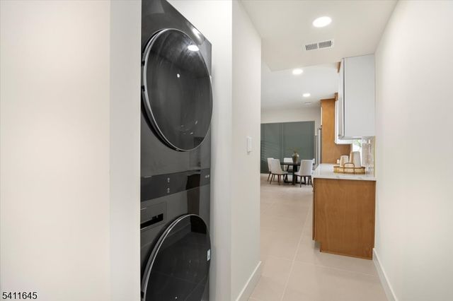 62 Drake Rd, Franklin Twp., NJ 08873